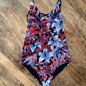 lululemon athletica Swim - NWOT LULULEMON women’s one piece swim suit lululemon athletica Swim - NWOT LULULEMON women’s one piece swim suit